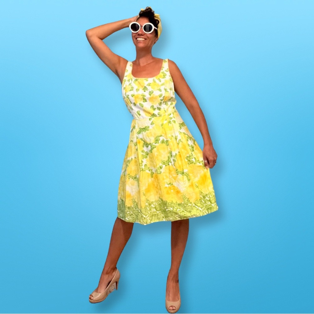 B Smart Yellow Floral Sleeveless V-Neck Fit Flare , Tea Cup  Dres Size 10